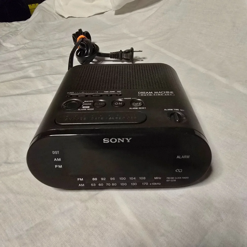 Vintage Sony Dream Machine FM/AM Alarm Clock Radio Model ICF-C218 Tested & Works